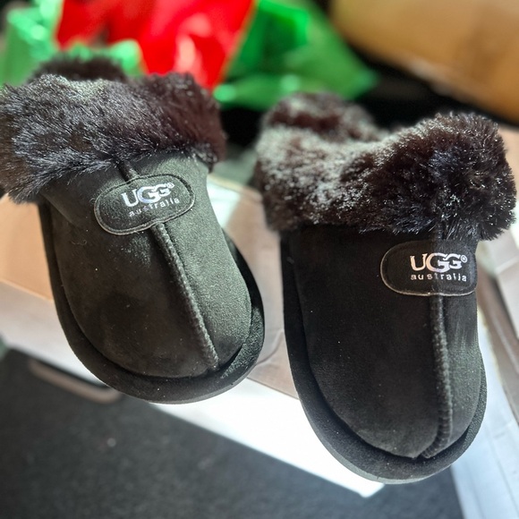Buy Now brand new UGG, black slippers, size 6 as is not original box great price - Picture 5 of 6